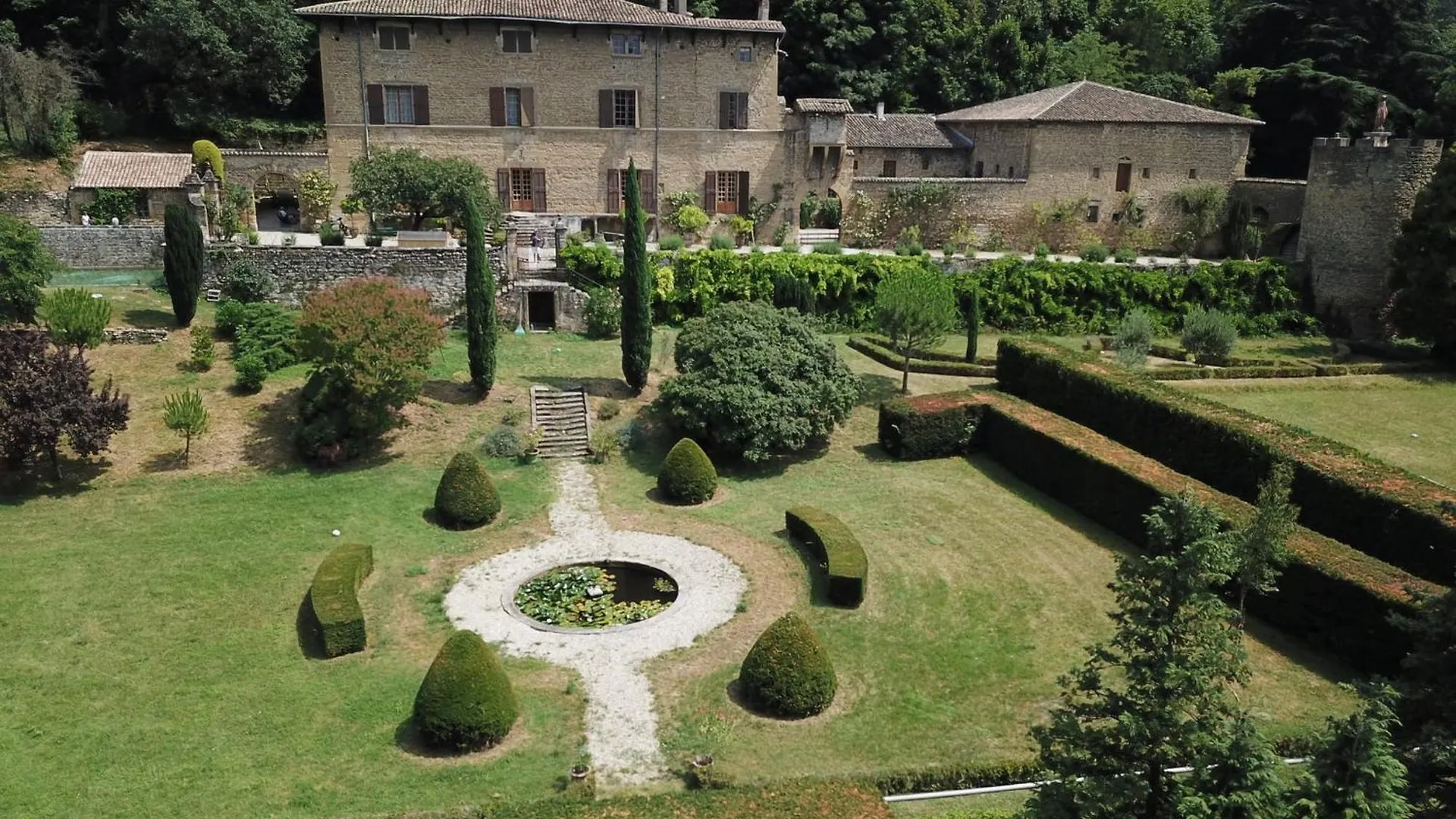#Gn The Fontlozier Castle #Gn Villa Valence  Valence (Drome)